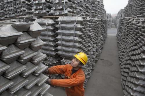 Trung Quốc cân nhắc buộc doanh nghiệp nhôm, thép giảm sản lượng
